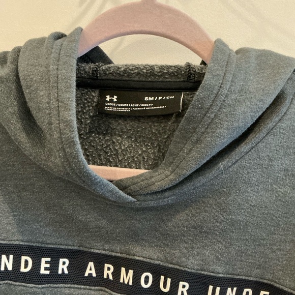 Under Armour Rival Fleece cropped hoodie w/ taped branding - Picture 2 of 3